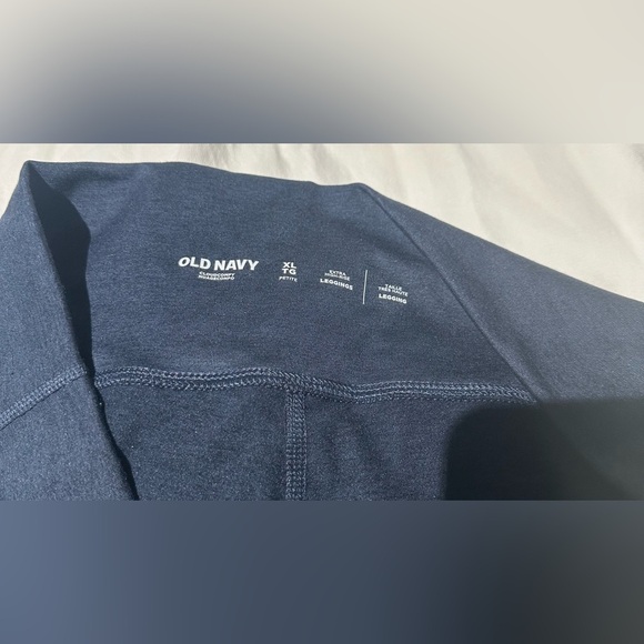 *NEW* Women’s Extra High-Waisted CloudComfy Crop Leggings- Size XL Petite - Picture 5 of 6